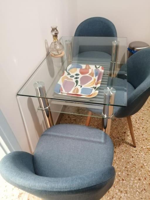 Ανακαινισμένο 8 Λεπτά Από Το Μετρό. Leilighet Athen Eksteriør bilde